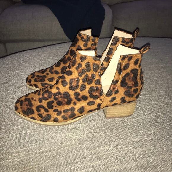 A rider girl leopard closed toe side cut out bootie size 7 - Picture 2 of 7